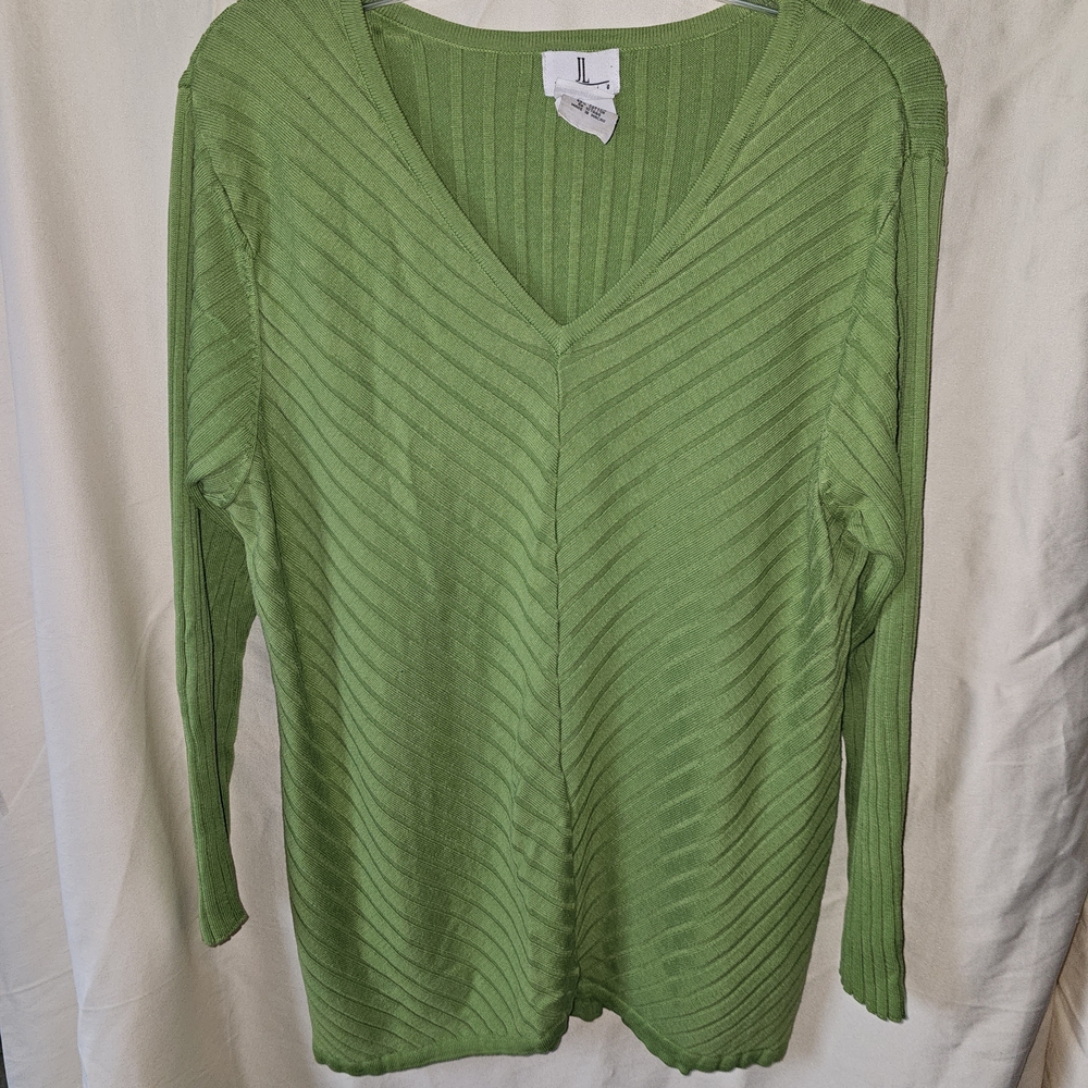 Elegant Green V-Neck Sweater for Women